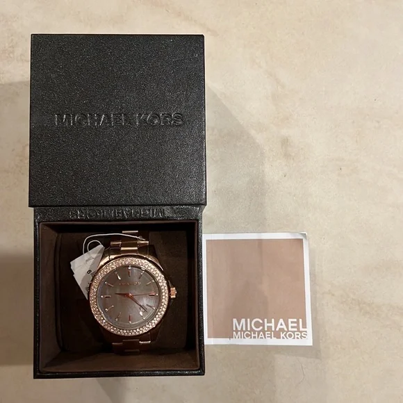 Michael Kors rose gold watch New in box never worn display picture 3